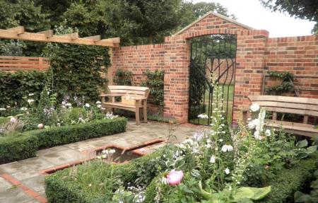 RHS Hampton Court 2012 - The Poets� Retreat